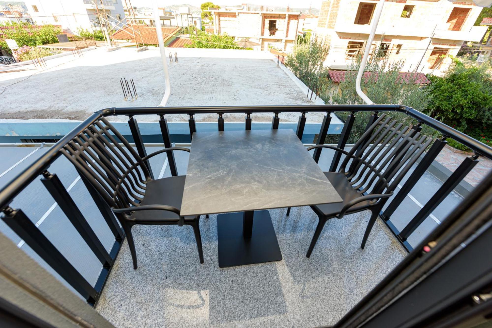 Kevin'S Aparthotel Vlorë Eksteriør bilde